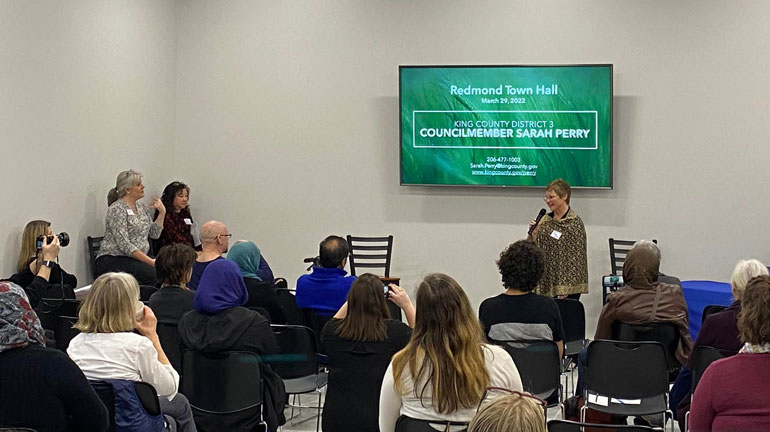 Councilmember Sarah Perry speaking at a Redmond Town Hall event.