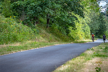 A cyclist and a runner enjoy the Green River Trail