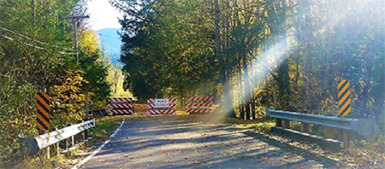 NE Old Cascade Highway looking west at road closure signs.