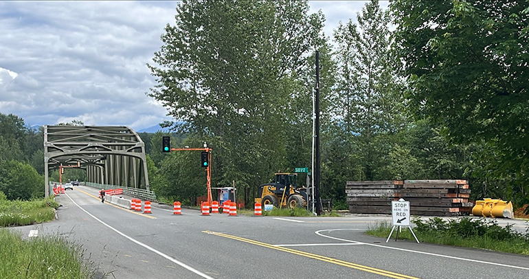 Tolt Bridge with temporary single lane closures in place.