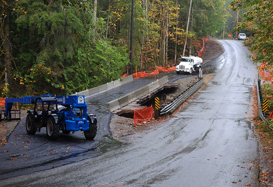 Oct. 21, 2022 – Our contractor finishes the temporary bridge on the left before the old Upper Tokul bridge on the right is removed. Photo credit to community member, Mike Smyth.