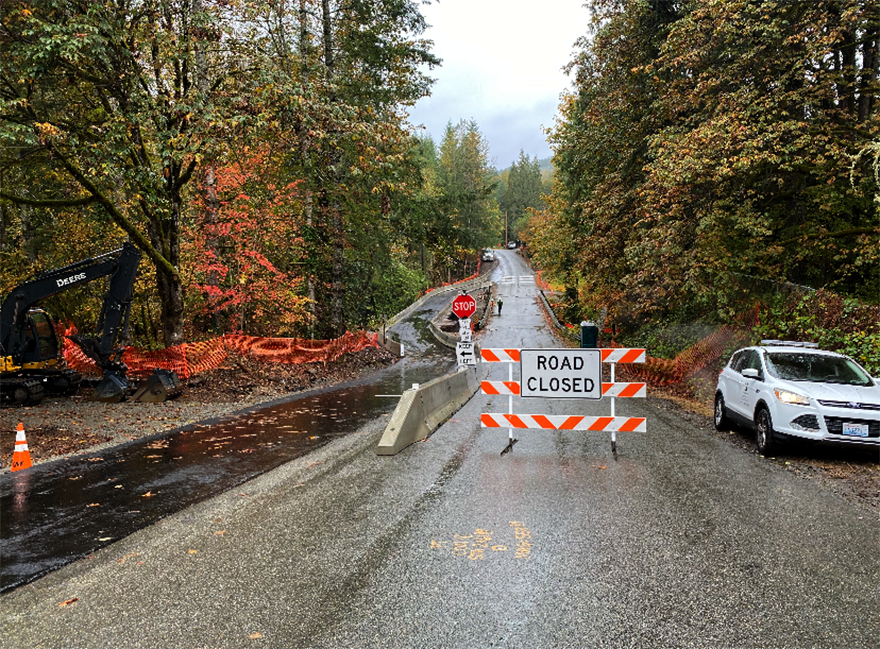 Oct. 25, 2022 – Traffic shifts to the temporary bridge.