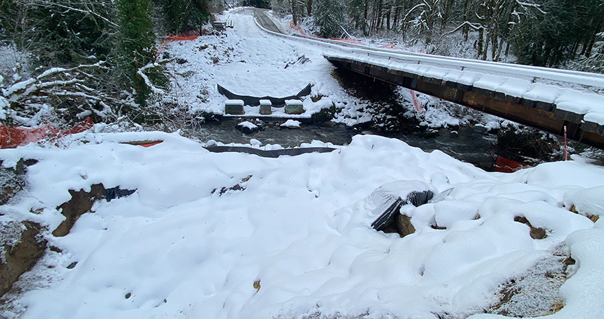 Dec. 5, 2022 – Crews will remove the final three concrete footings to complete the old bridge demolition in December 2022.